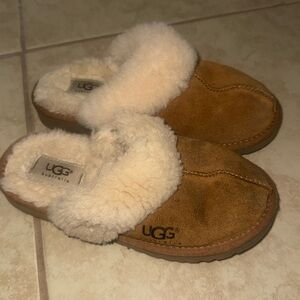 Big Kid UGG Slippers
Good condition